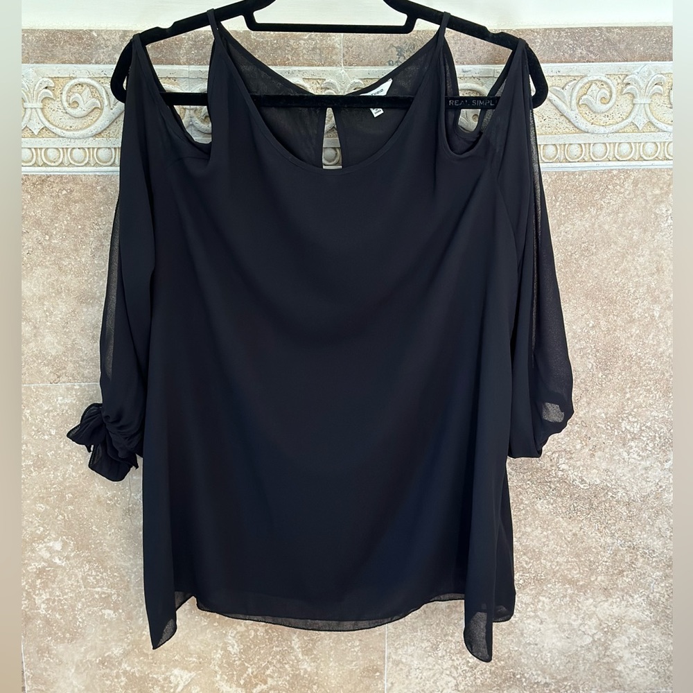 Max studio black cut out beautiful blouse size M